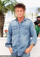 高清组图：《为父寻仇》发布会 影帝西恩-潘牛仔装