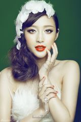 组图：甘婷婷复古红唇登杂志 新潘金莲变摩登女郎