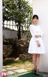 组图：宋慧乔对话韩媒 白衣飘飘纯净美好