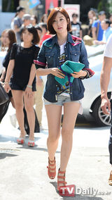 组图：成宥利郑糠云等出席时尚活动