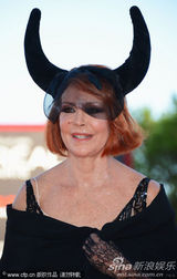 组图：搞怪vs唯美 威尼斯女星发型大巡礼