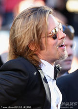 组图：皮特戛纳走秀长发黑超显帅气