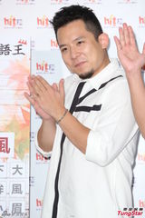 组图：苏打绿团员互爆料 当场调侃男记者