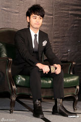 组图：妻夫木聪金马影展会影迷 现场大秀中文