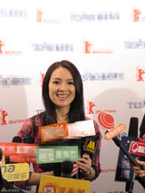 组图：章子怡柏林庆生