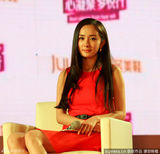 组图：杨幂出席活动显疲态 目光呆滞疑有心事