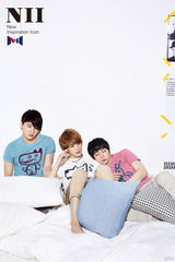 组图：韩国偶像组合JYJ夏季写真 展现悠闲状态