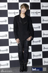 组图：具俊晔朴政珉等出席韩国首尔时装秀