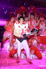 组图：王力宏飞轮海热舞全场 林依晨王珞丹比拼可爱