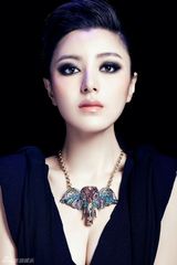 组图：陈廷嘉时尚写真曝光 诠释女王双面极致魅惑