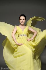 组图：丁晓红中国风写真展露古典婉约美