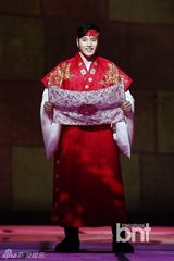 组图：韩星金多贤等出席音乐剧《拥月》记者会