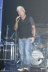 组图：巫启贤为新专辑开唱 30日将出席大炳追思会