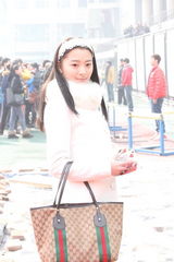 组图：北影放榜日最美工作人员与考生竞艳