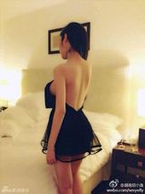 组图：越南网络红人小逸晒私照 童颜巨乳晒半球