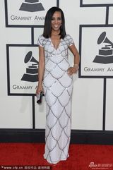 组图：56届格莱美红毯 泰勒透视麦当娜反串绅士