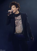 组图：陈晓东首穿渔网透视装HIGH爆全场