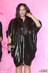 组图：四天后助力公益 张惠妹激胖被指水桶腰