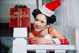 组图：芙蓉姐姐圣诞写真装嫩卖萌 大摆清纯造型