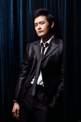 组图：王雨最新质感写真曝光 阳光男孩显深沉