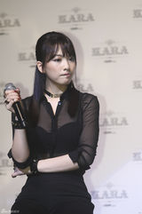 独家高清：Kara性感回归 瘦弱具荷拉腹部现赘肉