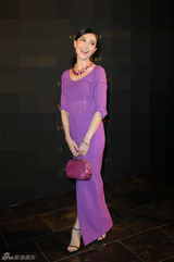 组图：张曼玉高贵黑裙 高圆圆紫裙透视