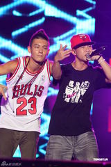 高清图：陈冠希压轴热波音乐节 何超仪劲歌热舞