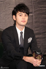 组图：妻夫木聪金马影展会影迷 现场大秀中文