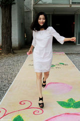 组图：田原手绘玫瑰经典 恬静淡然彰显女性特质