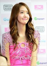 组图：少女时代开唱 变粉红女郎镂空装小露性感