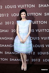 组图：范冰冰野猫造型出席活动 巩俐黑裙保守