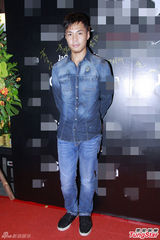 组图：黄百鸣捧新人盛君 挺吴思远尔冬升任会长