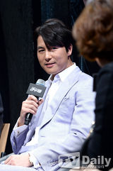 组图：郑雨盛(郑宇成)韩孝珠携手宣传《监视者们》