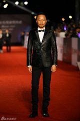 组图：金马红毯群星闪耀 舒淇深V亮胸性感爆棚