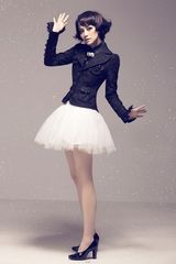 组图：唐于鸿写真明亮纯净 青春照片怀念童年