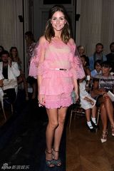 组图：奥利维亚-巴勒莫粉色透视裙俏丽