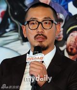 组图：河正宇新片首映 高成熙透视装露臀抢镜