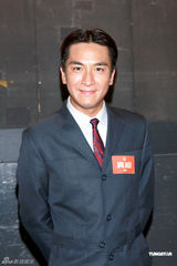 组图：杨怡出席新剧开机仪式 笑言不介意整容传言