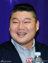 组图：姜虎东携东方神起昌珉宣传《月光王子》