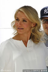 组图：迪亚兹新片热吻ladygaga男友