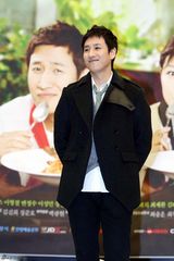 高清图：孔孝真李善均携手演新剧 两女主角美腿PK