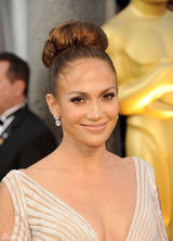 高清图：奥斯卡红毯詹妮弗-洛佩兹礼服勾勒身材