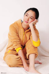 组图：司光敏居家自拍写真 尽显鬼马俏皮表情