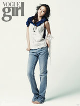 组图：Kara具荷拉时尚写真兼具清纯与性感