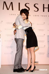 幻灯图集：赵又廷白西装扮王子 否认黑道逼迫传闻