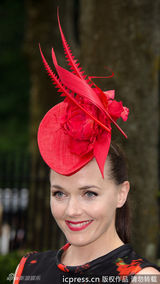 组图：英皇家赛马会女士日 奢华帽子秀愈演愈烈