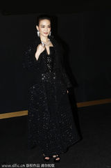 组图：舒淇贵妇裙装闪亮抢镜 一身珠宝雍容华贵