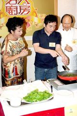 高清组图：吕方自嘲隐世厨师 避谈感情先搞好事业
