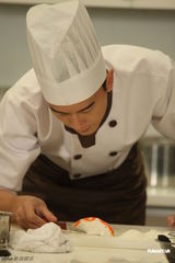 组图：《爱的蜜方》组织探班 郑元畅现场秀厨艺