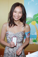 组图：杨秀惠高海宁同场斗性感 低胸礼服出席活动